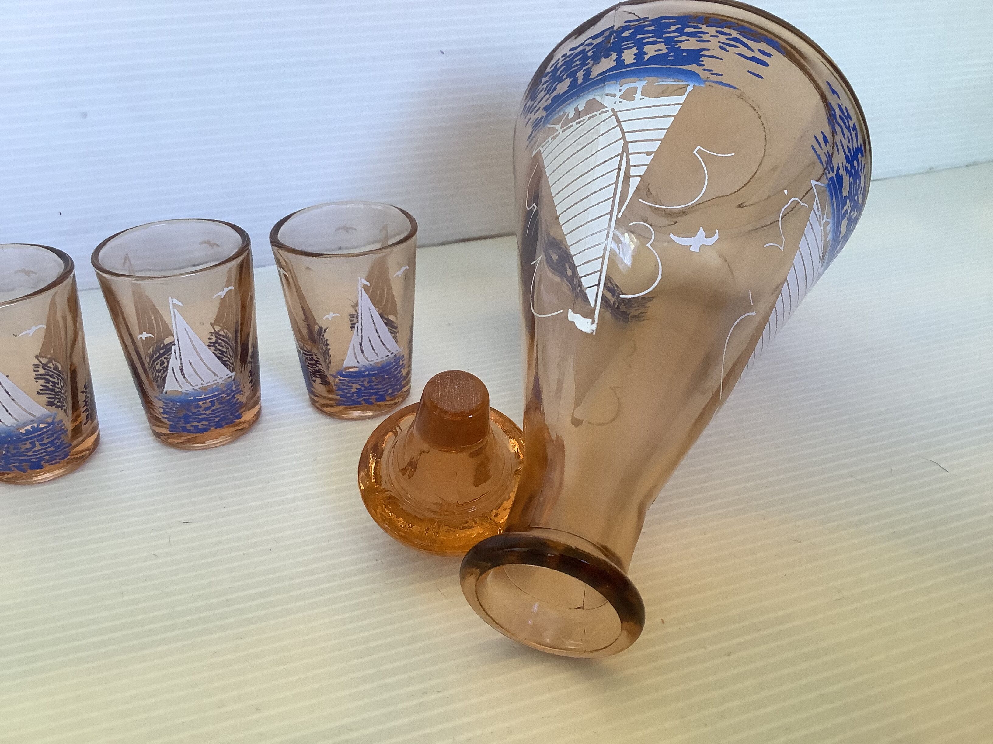 Old sailing decanter and 5 small matching liquor glasses