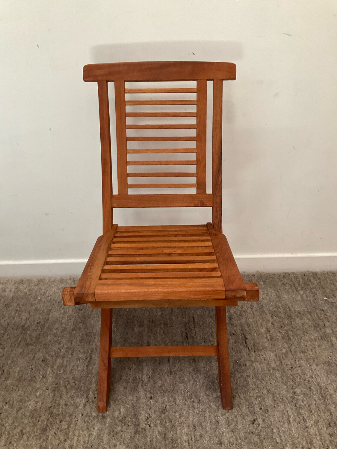 Folding teak children's chair