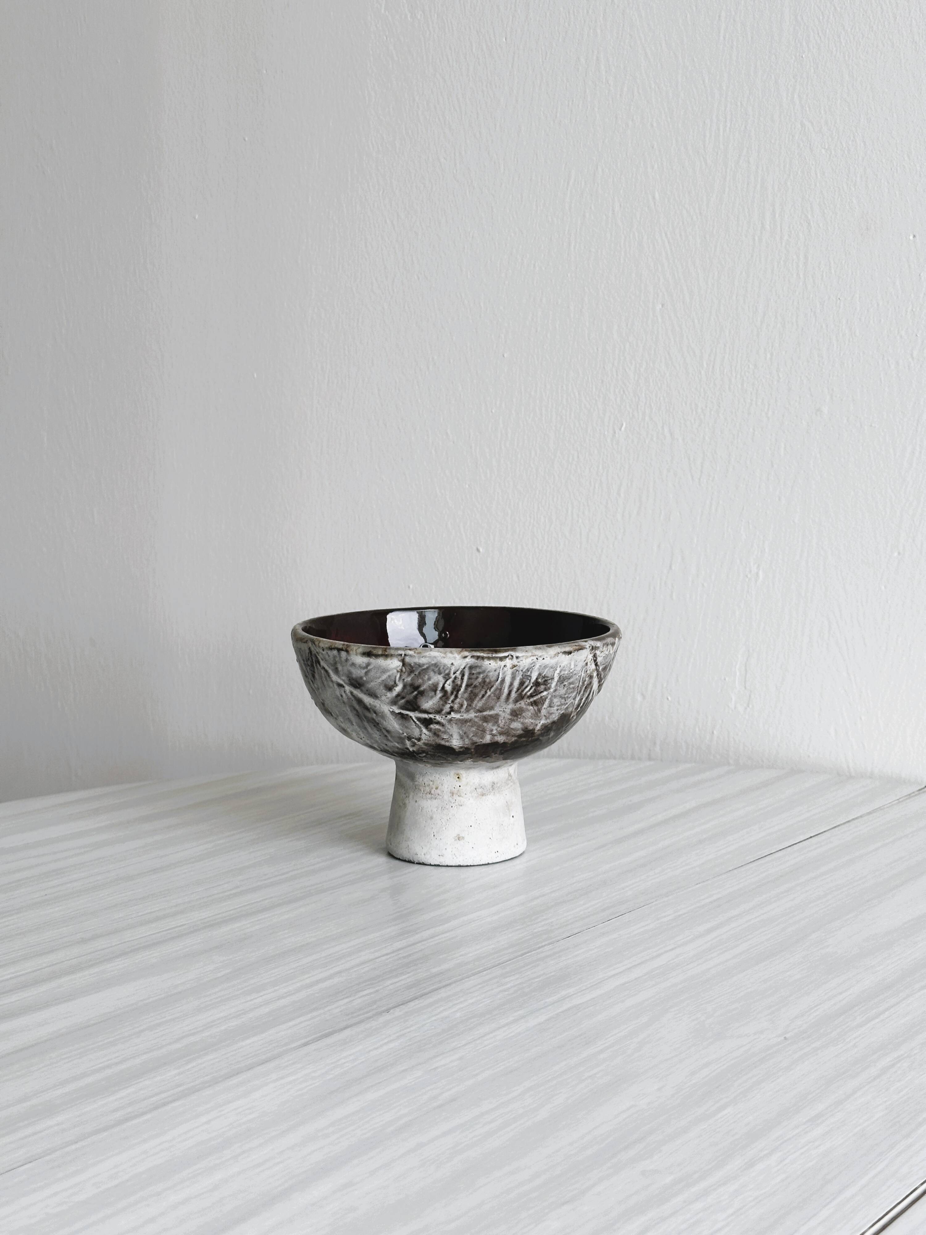 Textured ceramic footed bowl