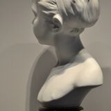 Young girl Houdon GM blue foot