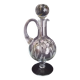 Carafe à vin sur pied, en verre taillé et émaillé