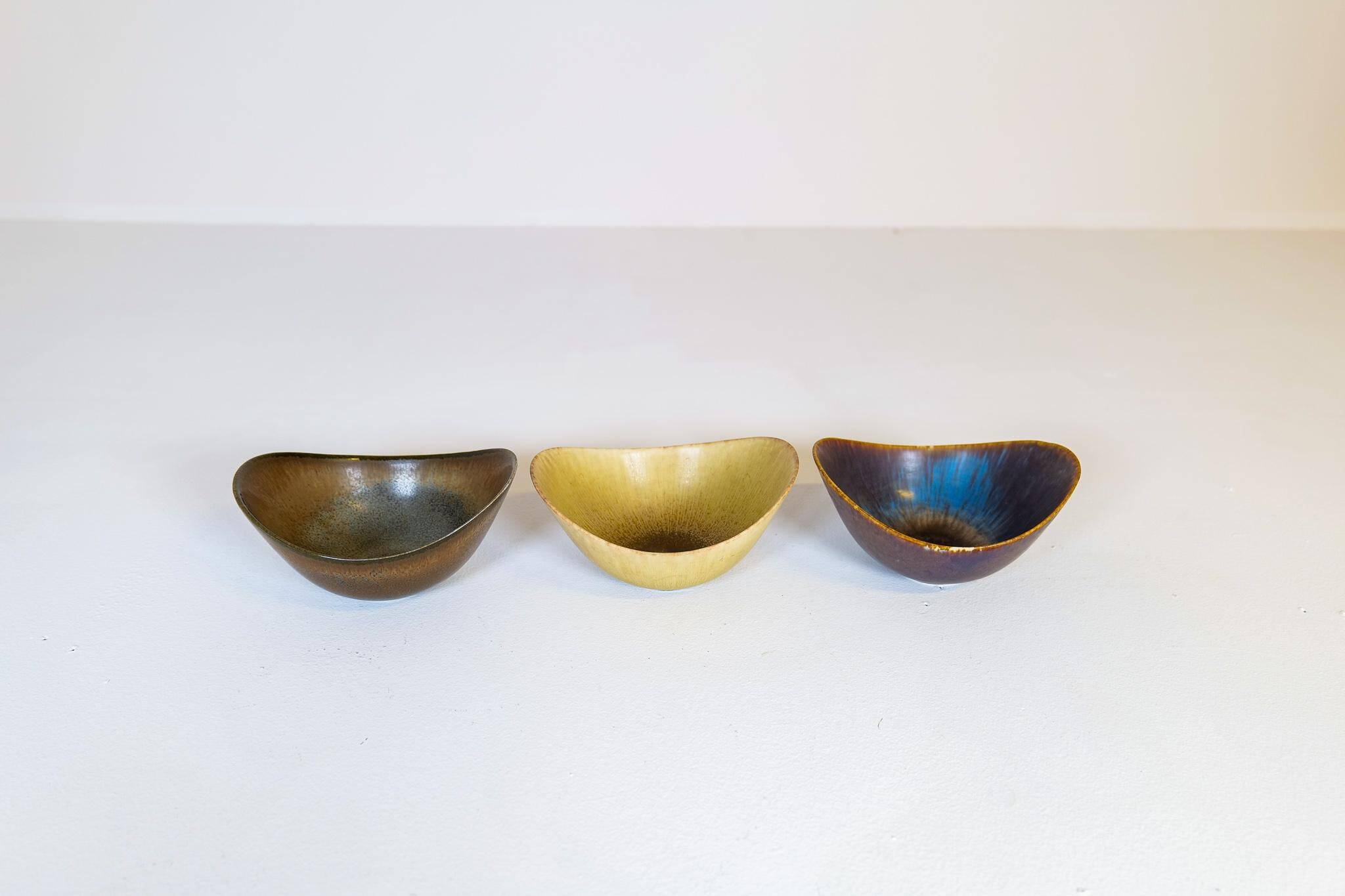 Set of 3 modern mid-century ceramic bowls by Gunnar Nylund Rörstrand, Sweden.