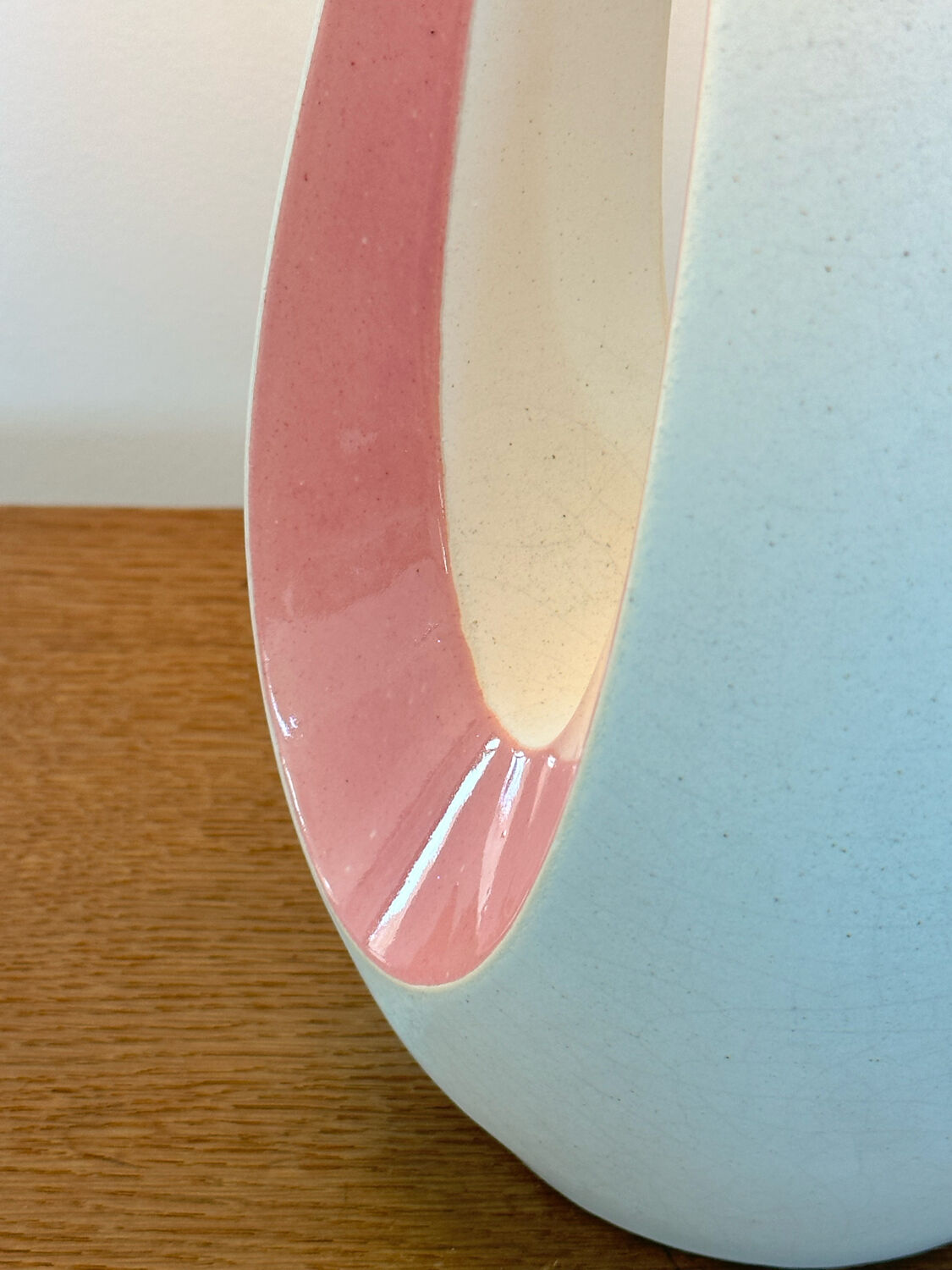 Organic design lamp in white and pink ceramic circa 1950
