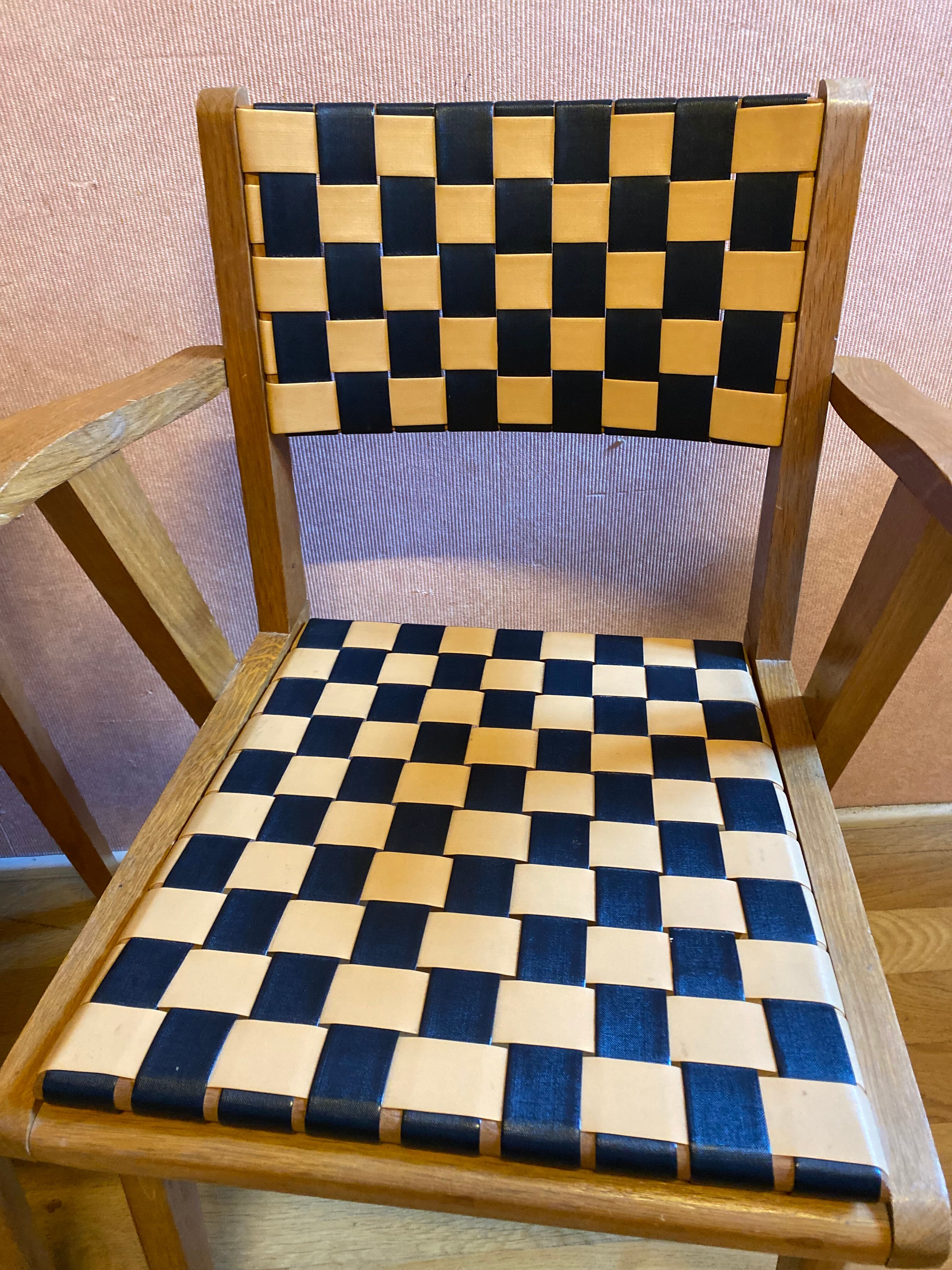 Paire de chaises des années 50 en chêne dorées.