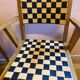 Paire de chaises des années 50 en chêne dorées.