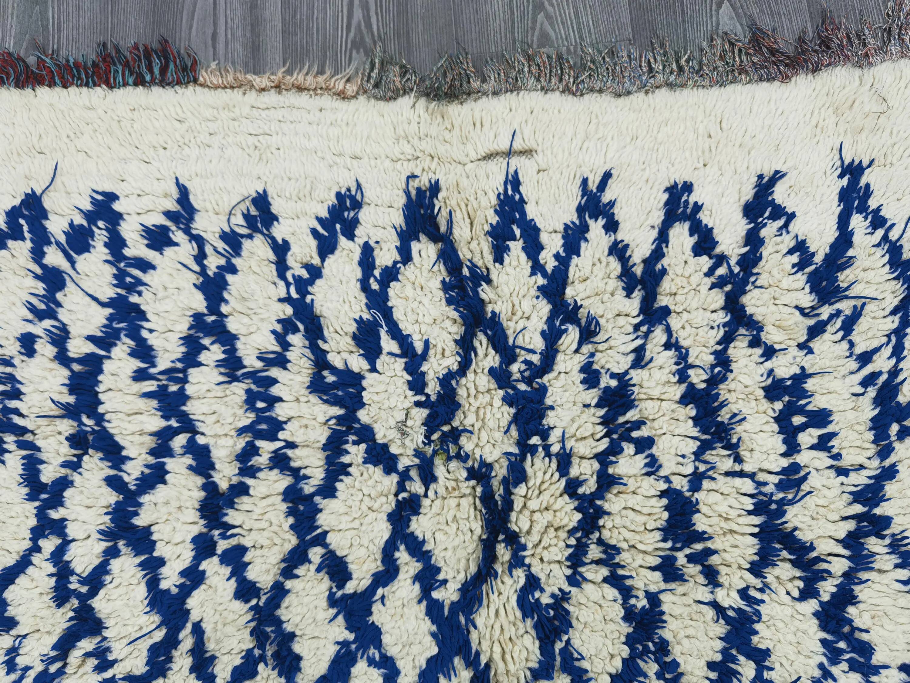 Moroccan rug in natural wool 3 x 2 m