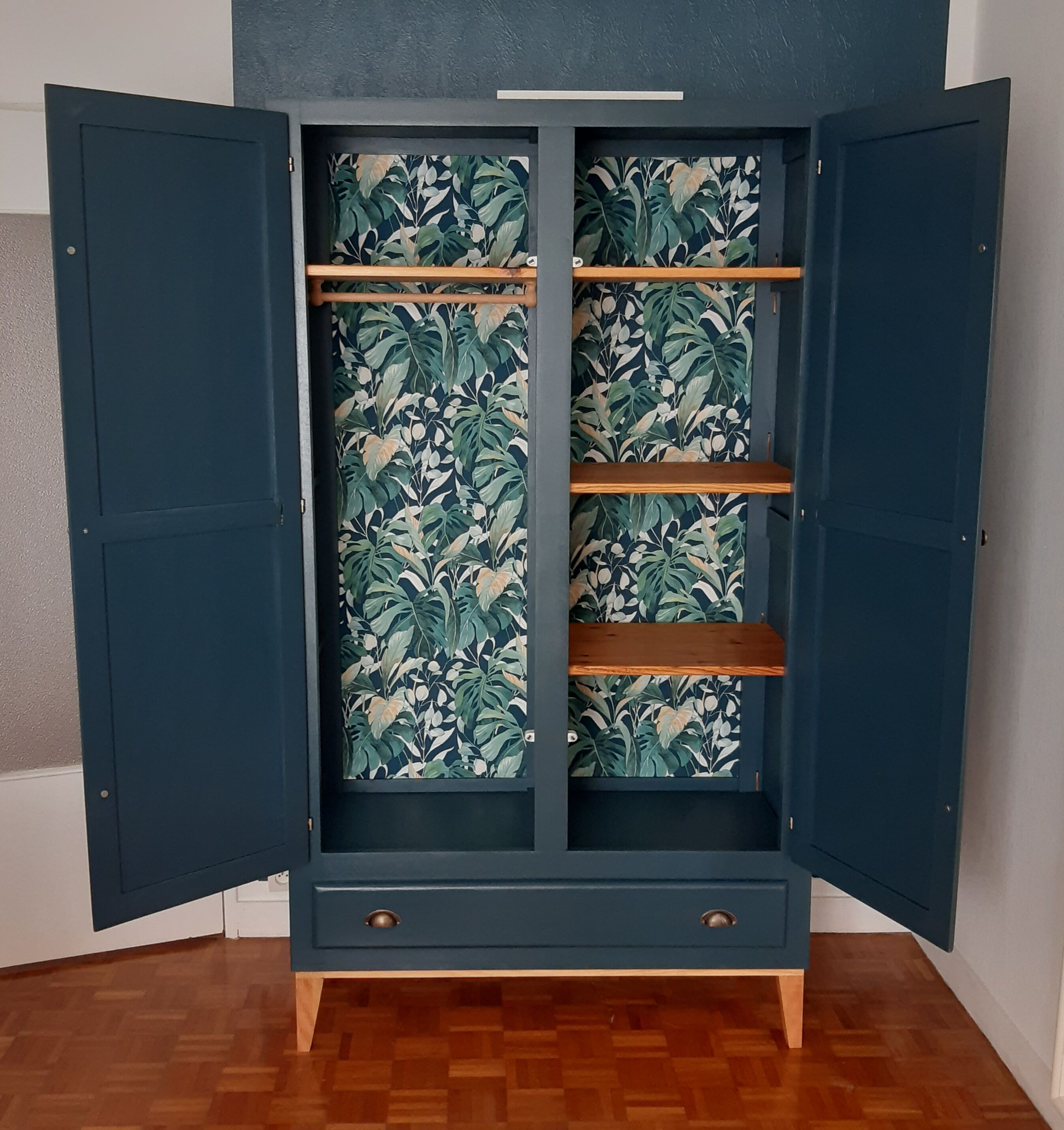 Scandinavian wardrobe wardrobe ganne blue