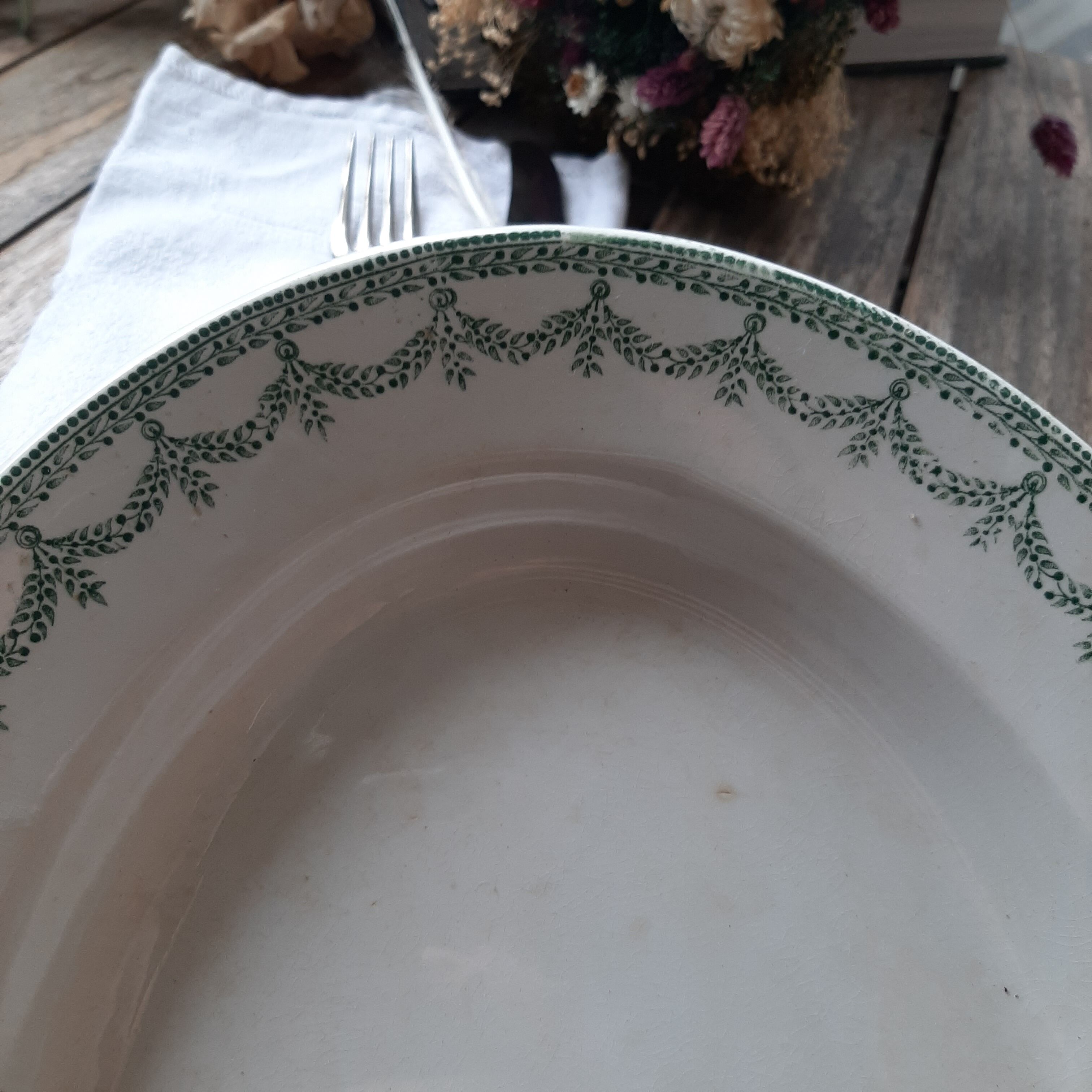 Oval dish frieze laurels model ney