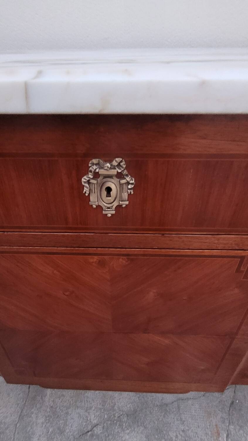 Louis XV Louis XVI rosewood commode, 19th century.