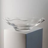 Immense bol en verre transparent de 16,5 pouces par Laica Cristalleria – Centre de table à bord ondulé, Italie, années 1990.