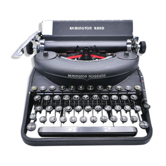 Remington Noiseless 7 black 1947 typewriter