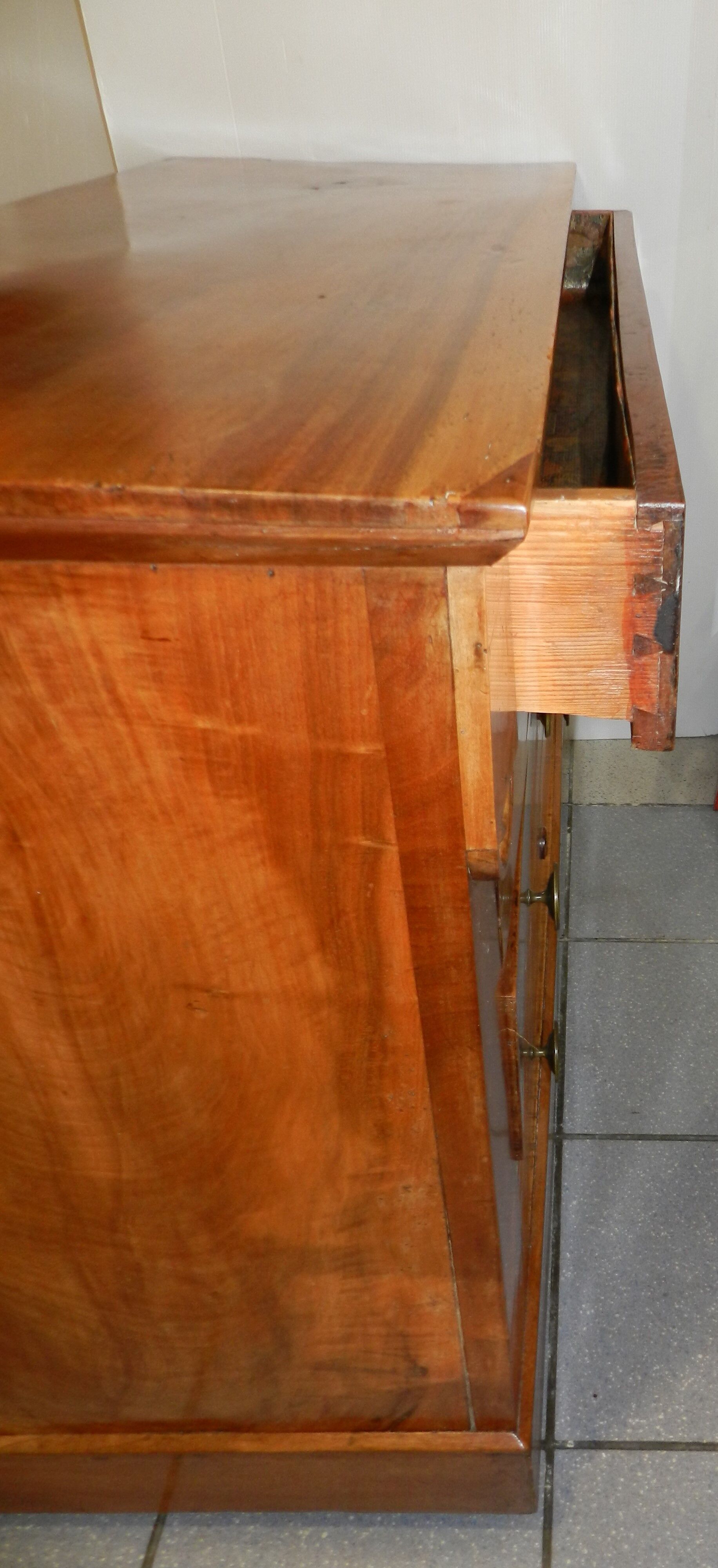 Empire style chest of drawers in blond walnut