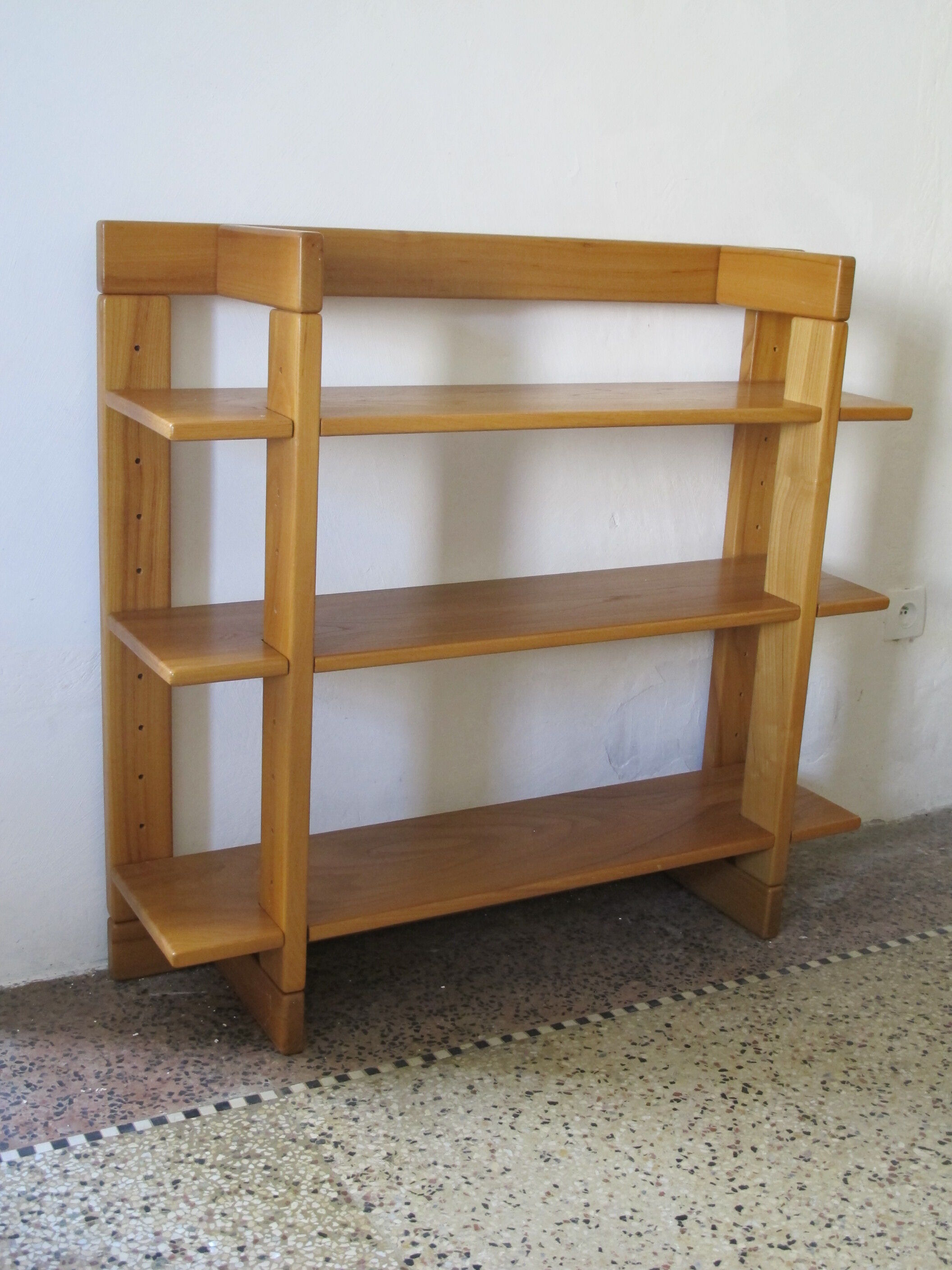 Library to be laid in solid elm by the house regain
