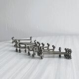 Ensemble de 11 porte-couteaux en métal.