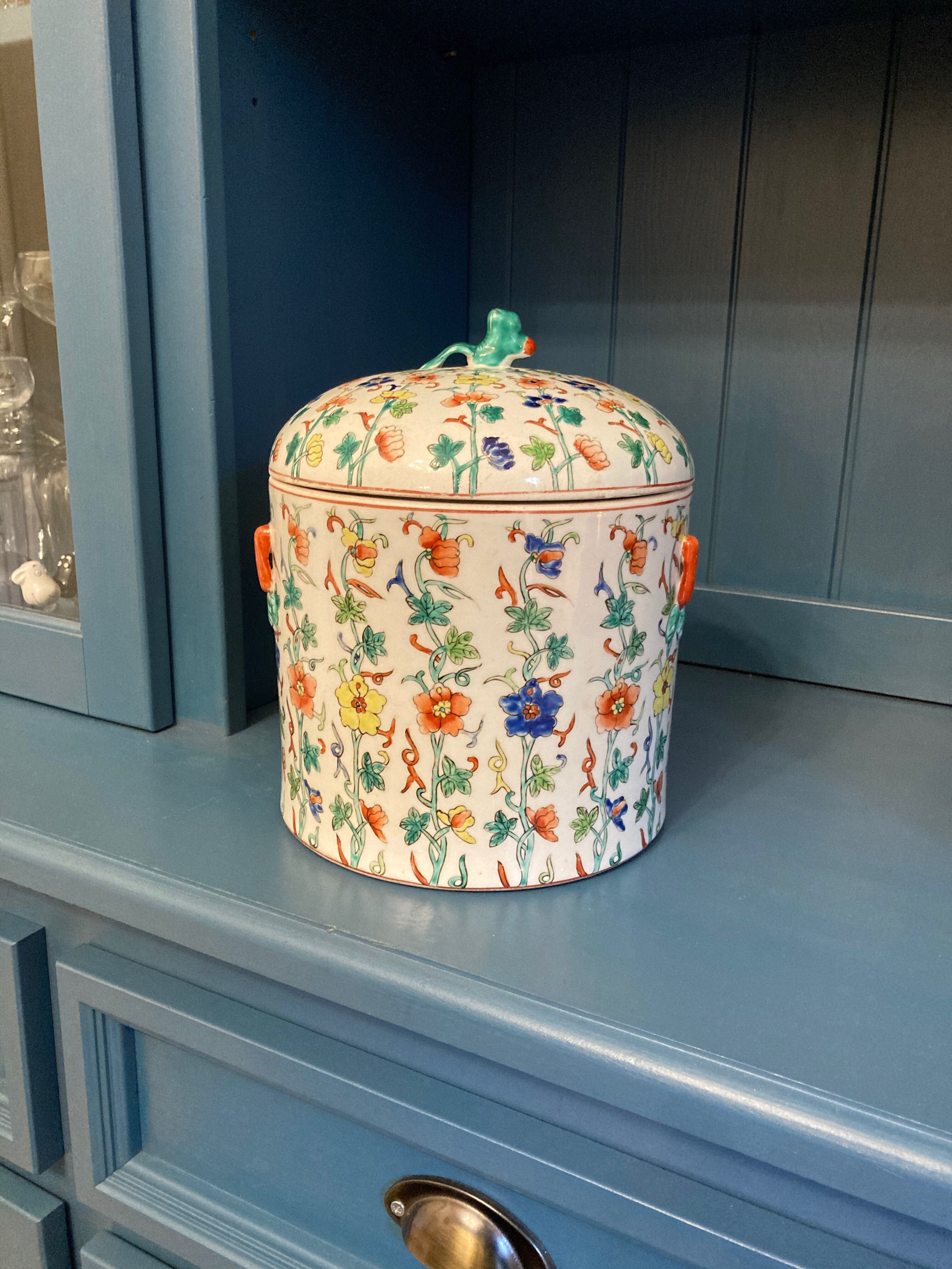 Old porcelain pot says ginger