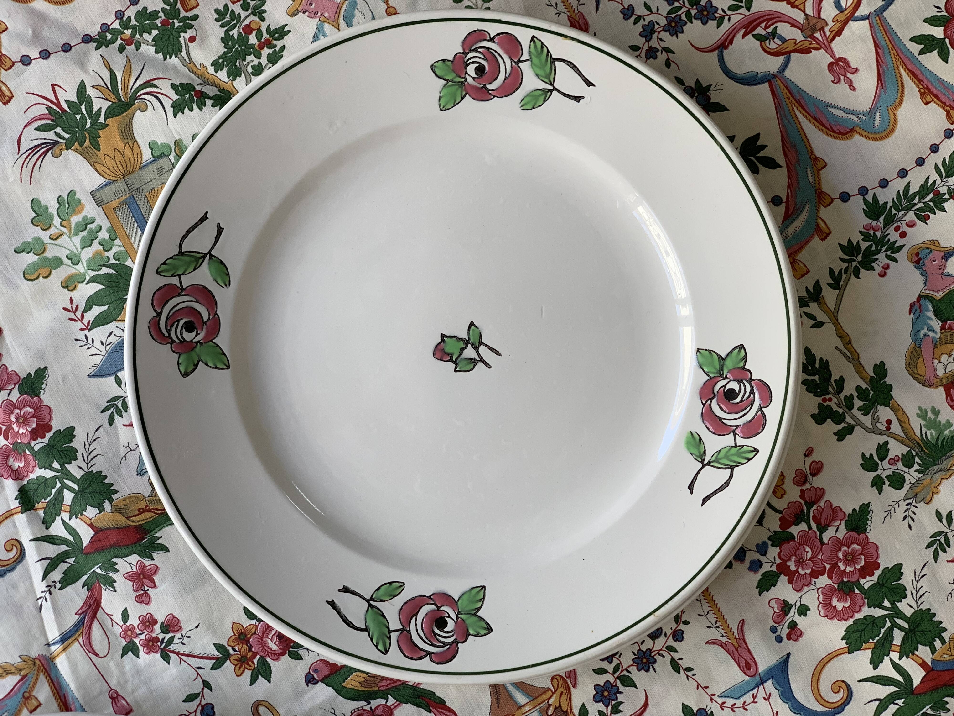 6 assiettes plates anciennes en faïence, L’Amandinoise