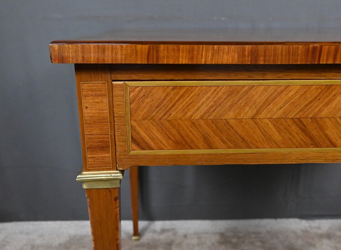 Small desk table in rosewood and rosewood marquetry, Louis XVI style – early 20th century.