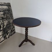 Round table, turned oak leg