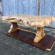 Table basse brutaliste en orme massif de fabrication artisanale