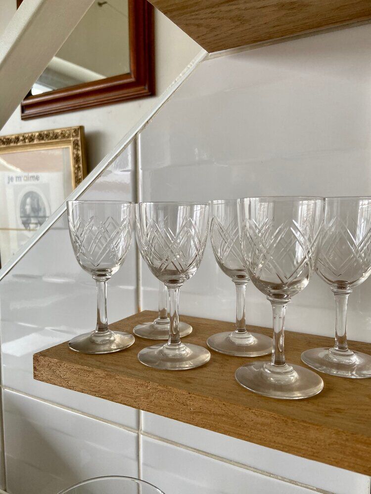 6 glasses of chiseled crystal liqueur