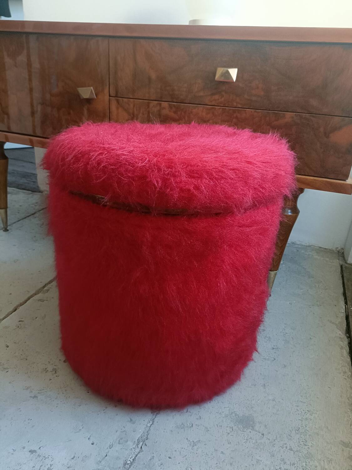 Vintage faux fur pouf