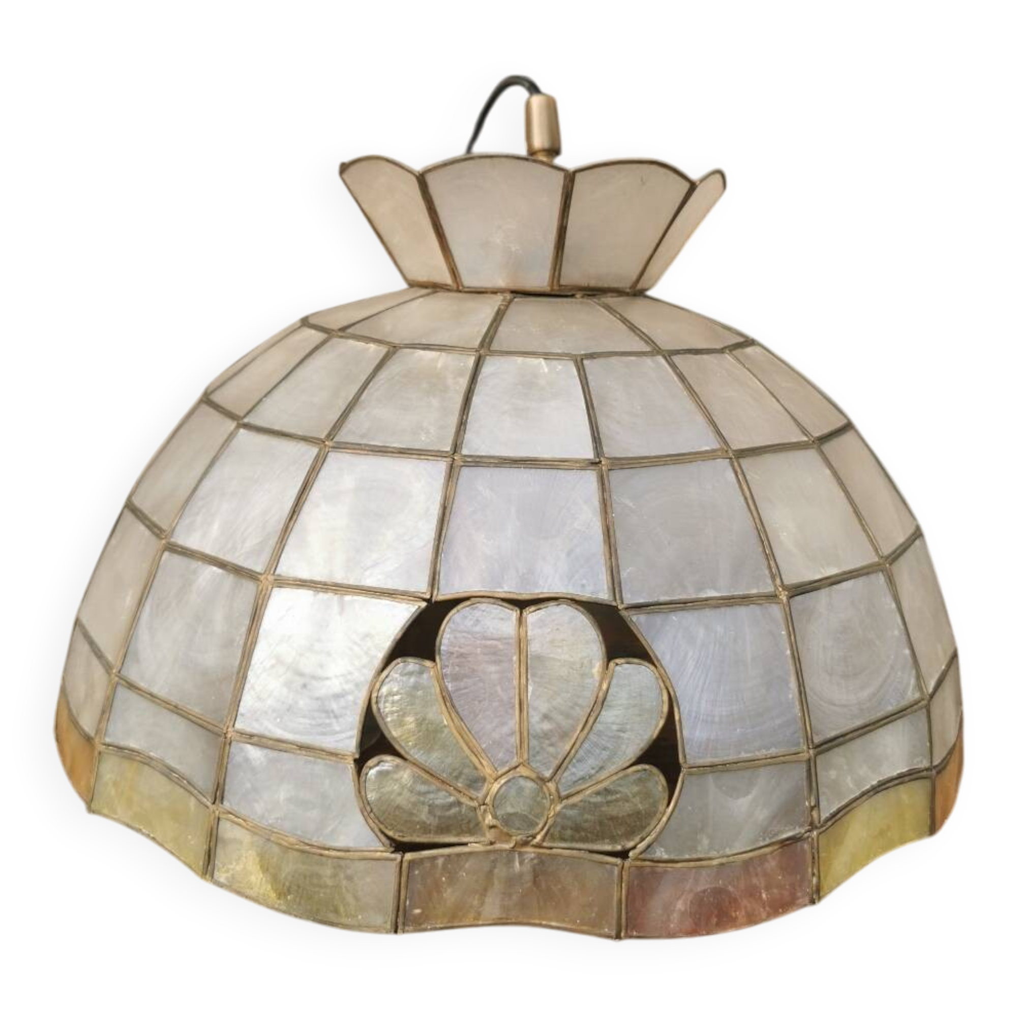 Vintage pendant in mother-of-pearl and brass