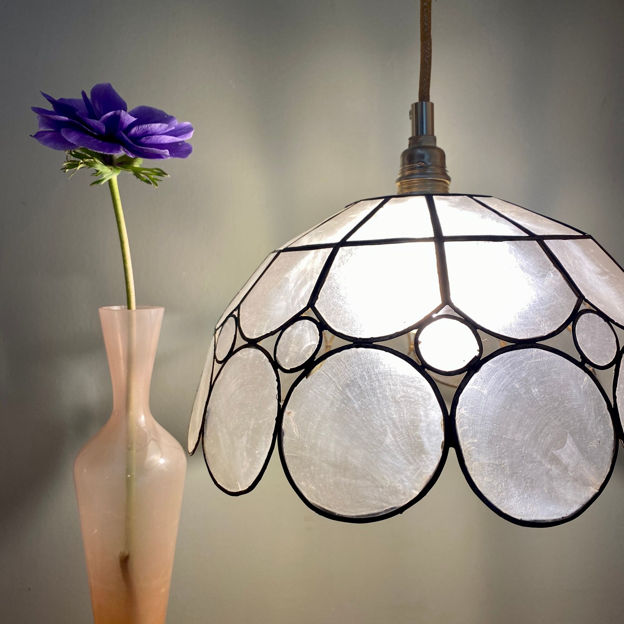 Suspension abat-jour vintage en nacre et laiton