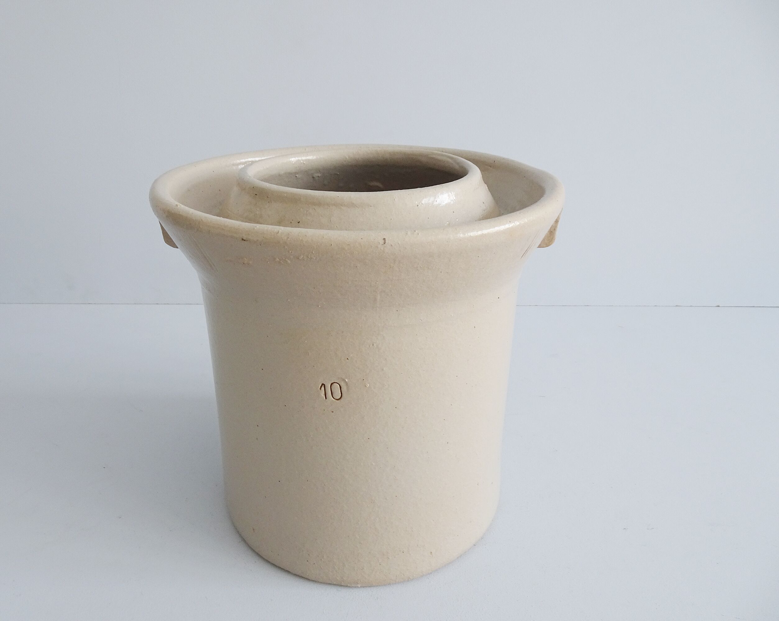 Pot en terre cuite grise des années 1970