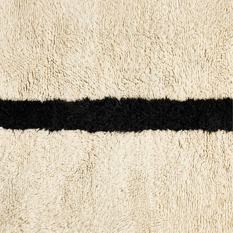 Berber rug in pure wool, handmade, 250x150 cm, made in Morocco.