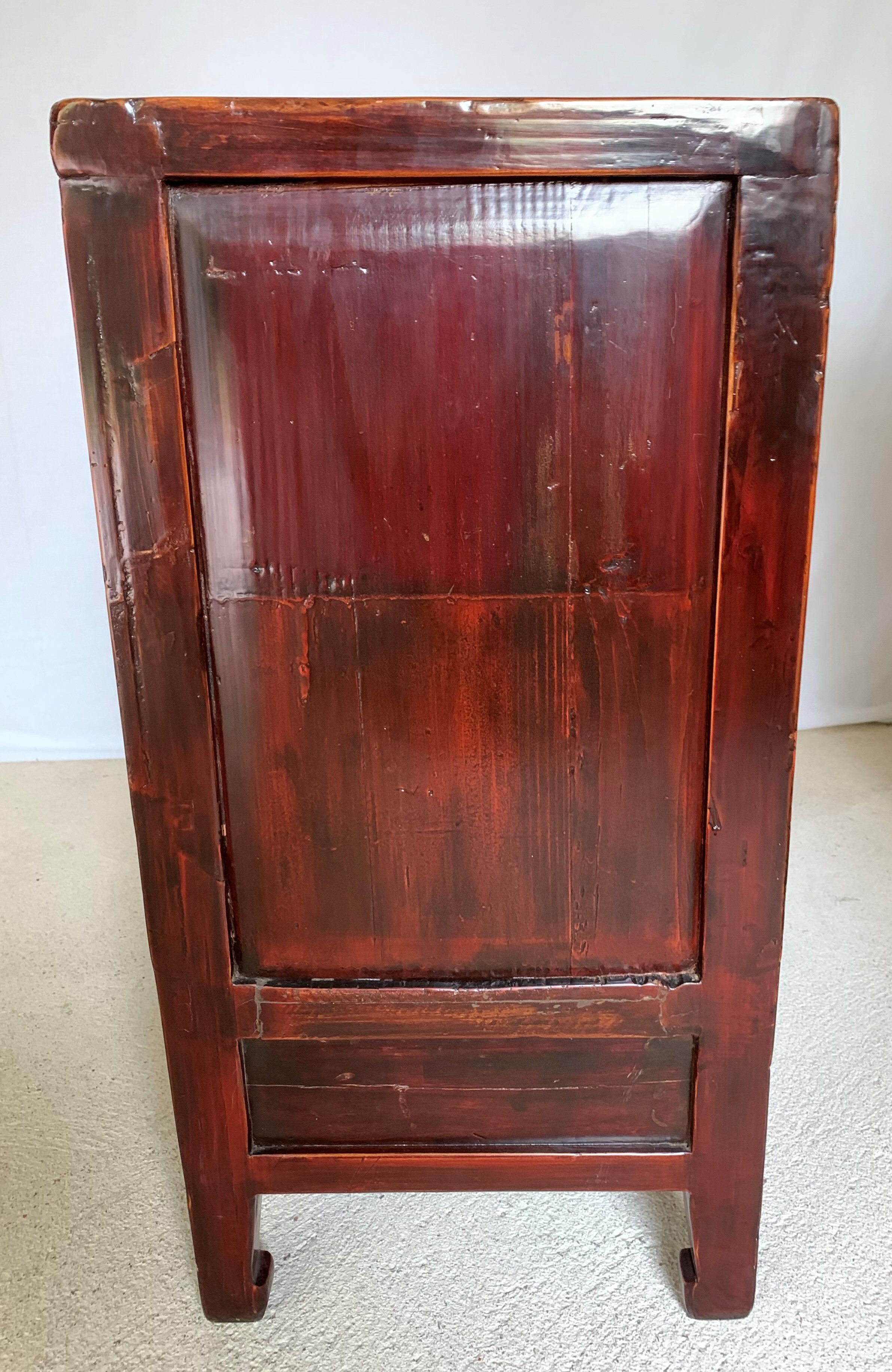 Chinese cabinet laqué red