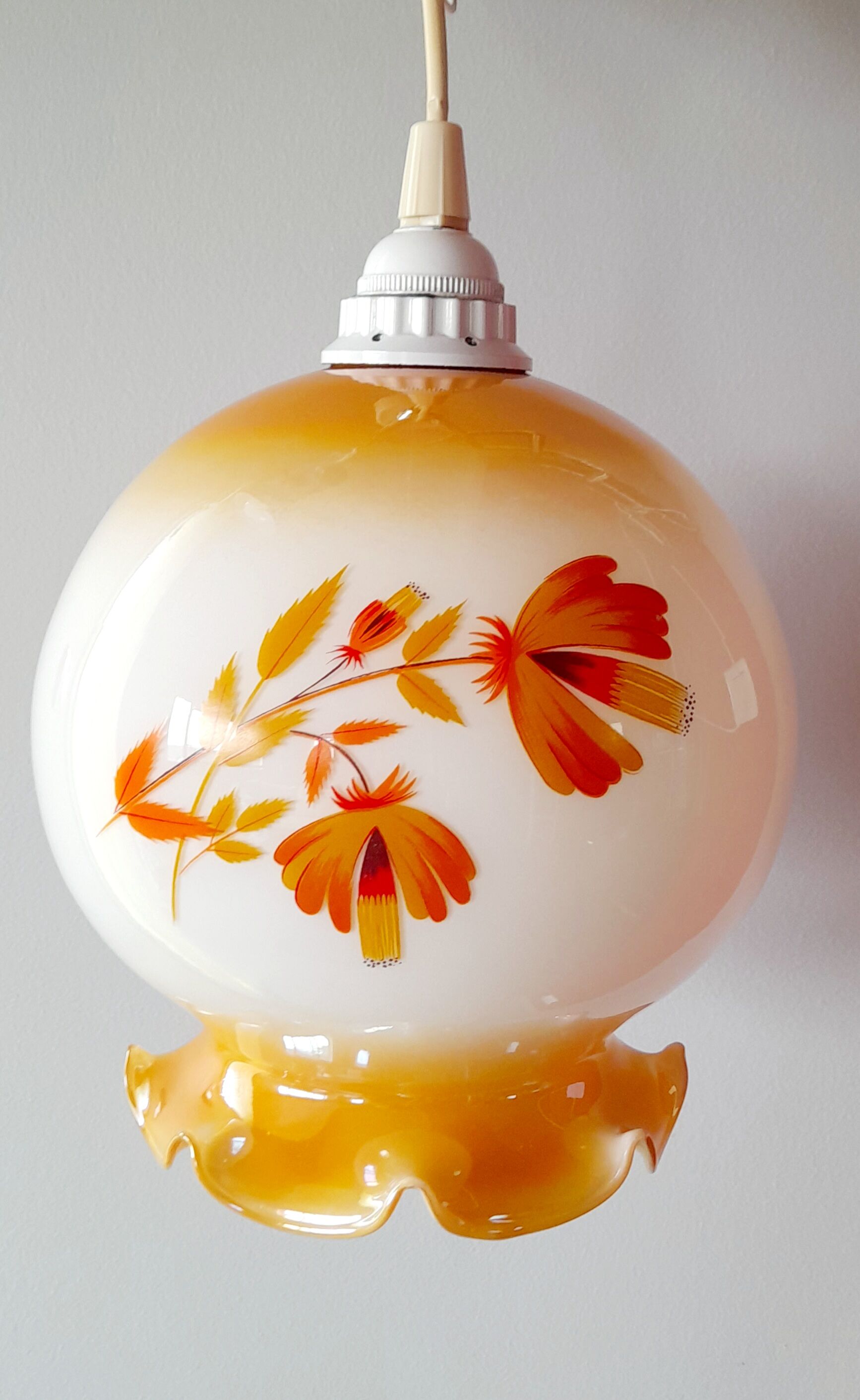 Suspension in floral opaline