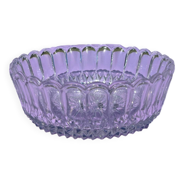 Crystal salad bowl with star carvings