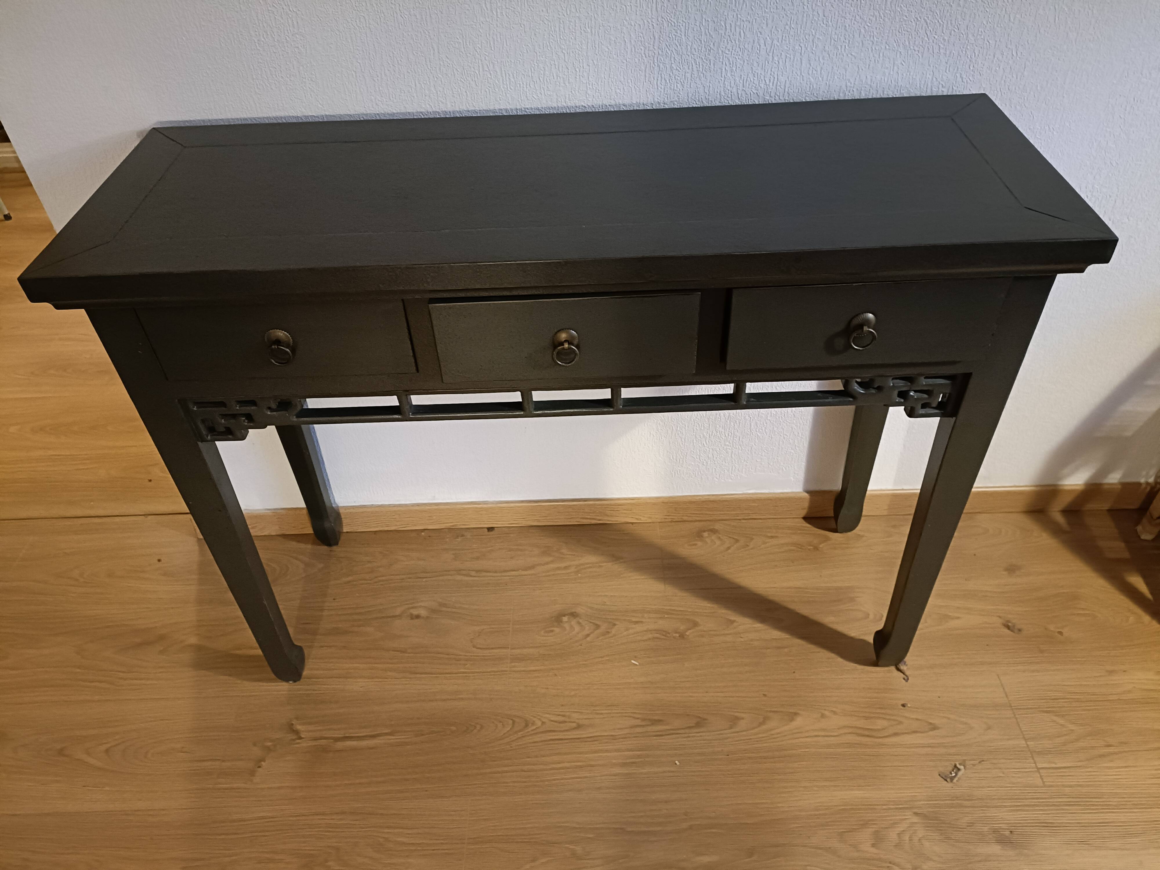 Console in pine japan jade tika