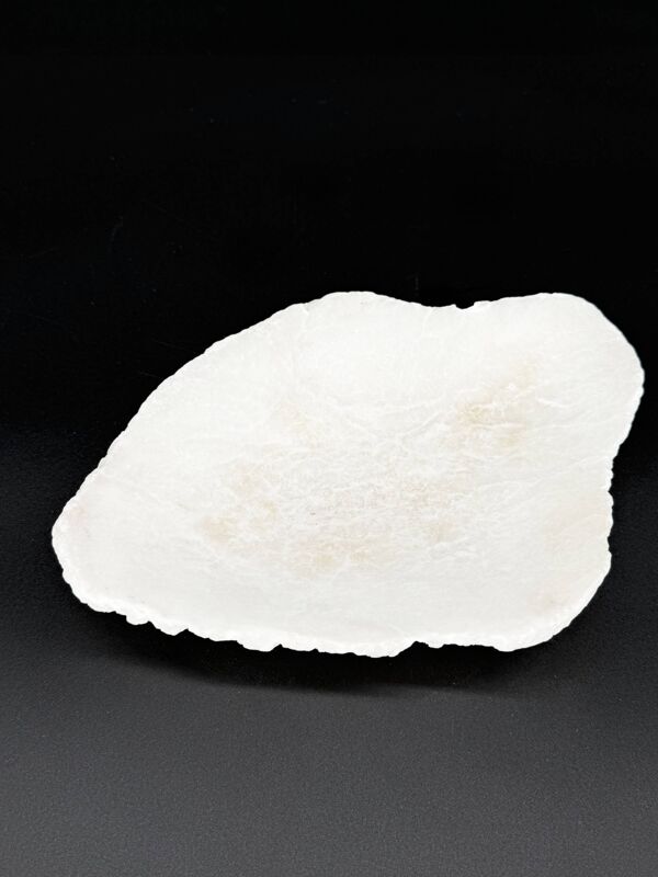 Vide-poche organique en pierre naturelle blanche