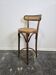 Tabouret de bar en bois cintré avec assise et dossier en cannage