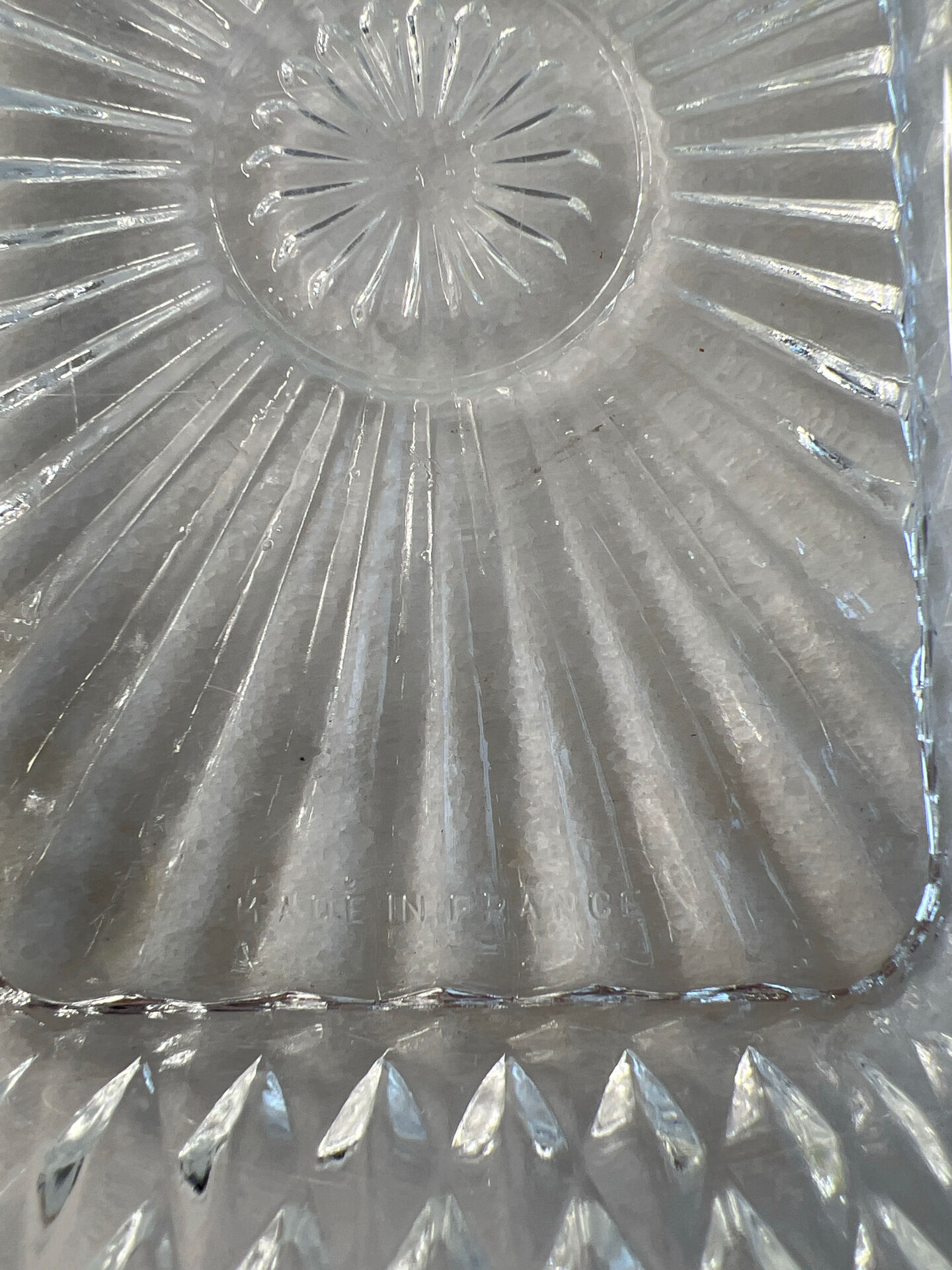 Coupelle rectangulaire en verre taillé 14,5x9,5cm