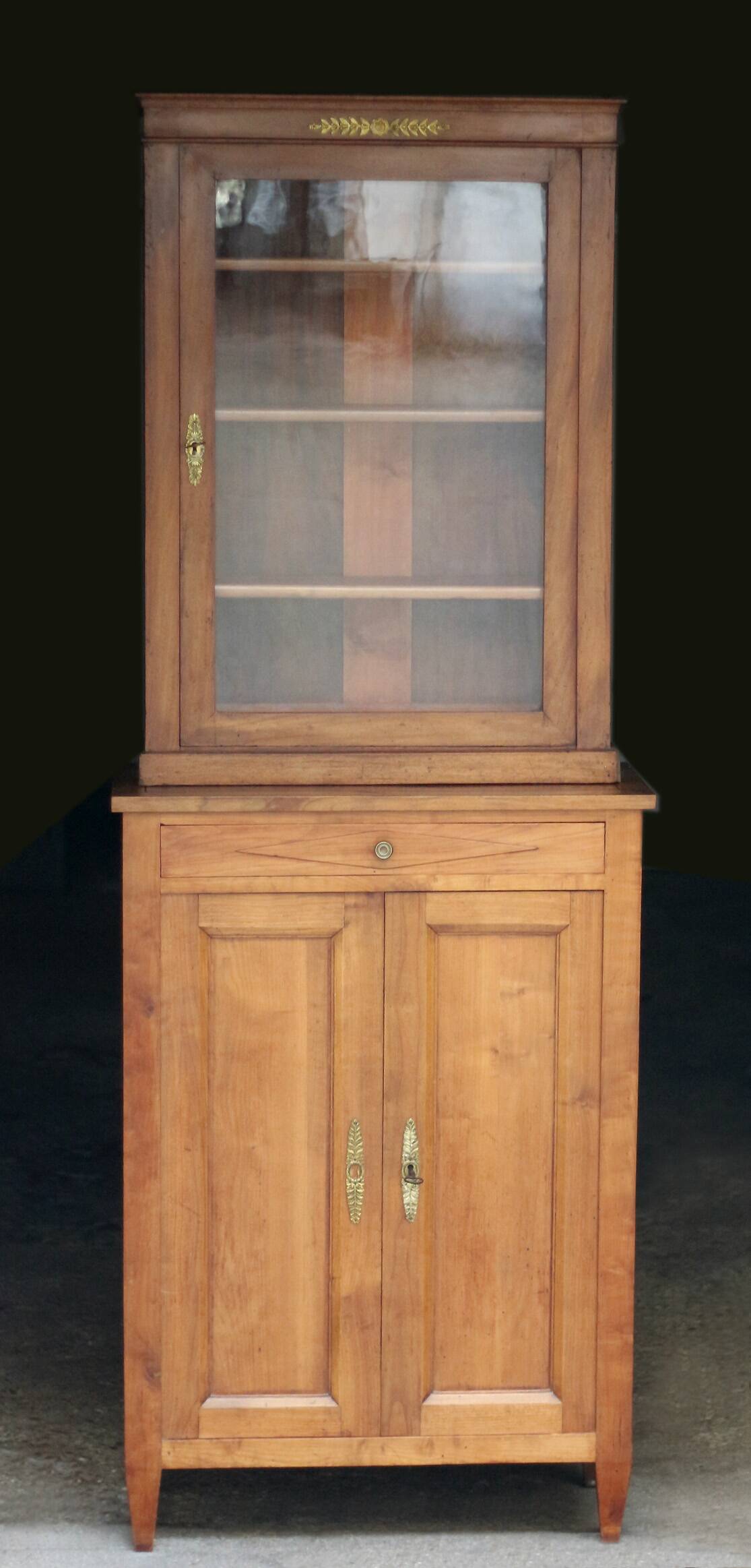 Mid-19th century dresser (light mahogany).