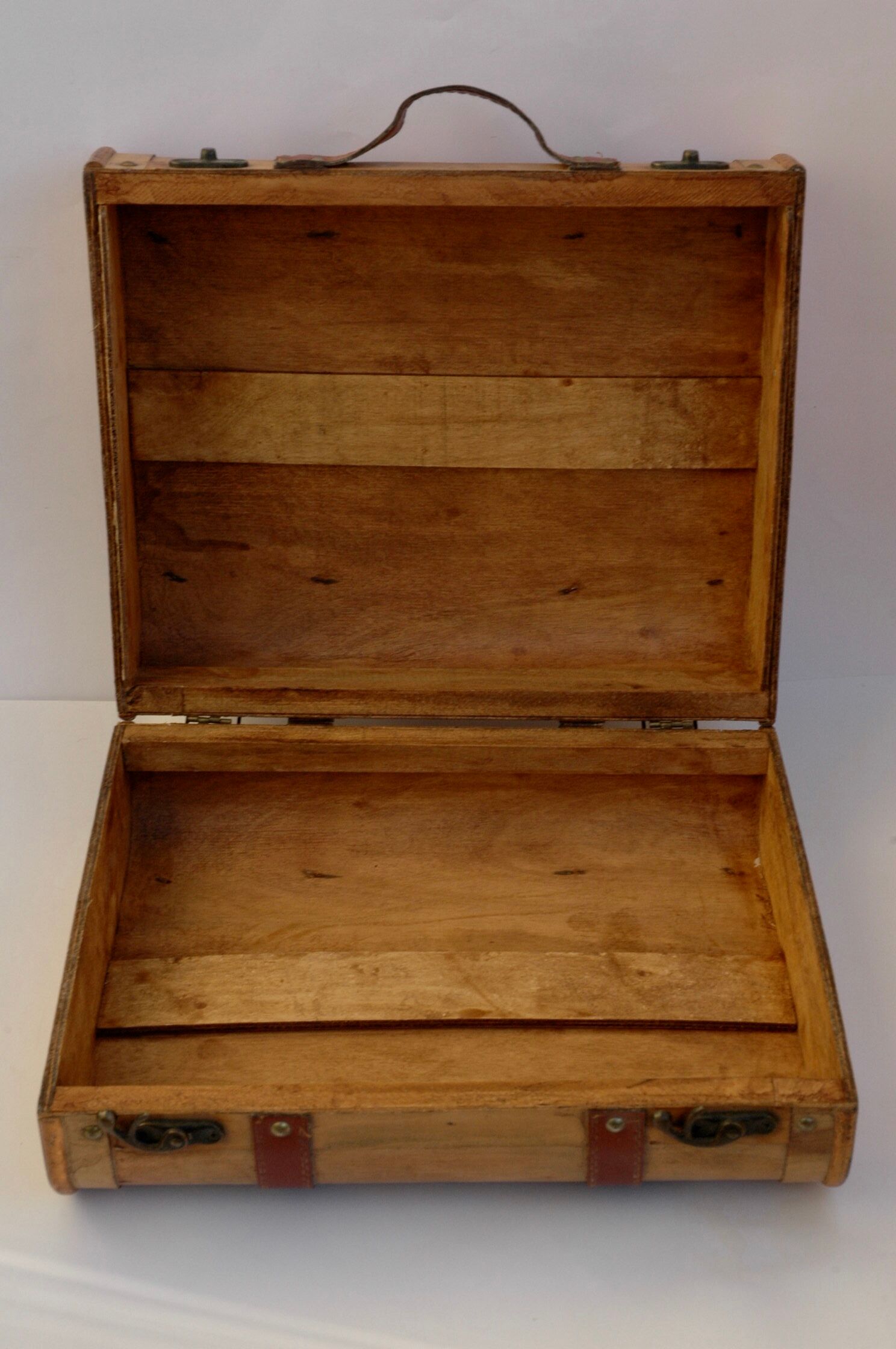 Small suitcase, wooden box