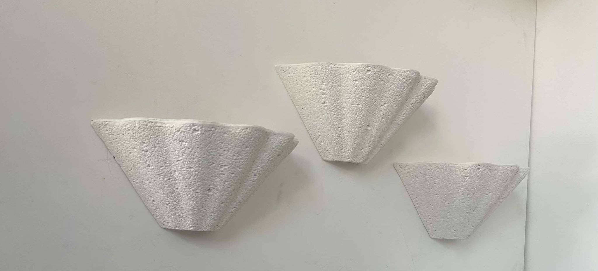 Set of 3 vintage shell wall lights, matte white stone-effect plaster, France 1970
