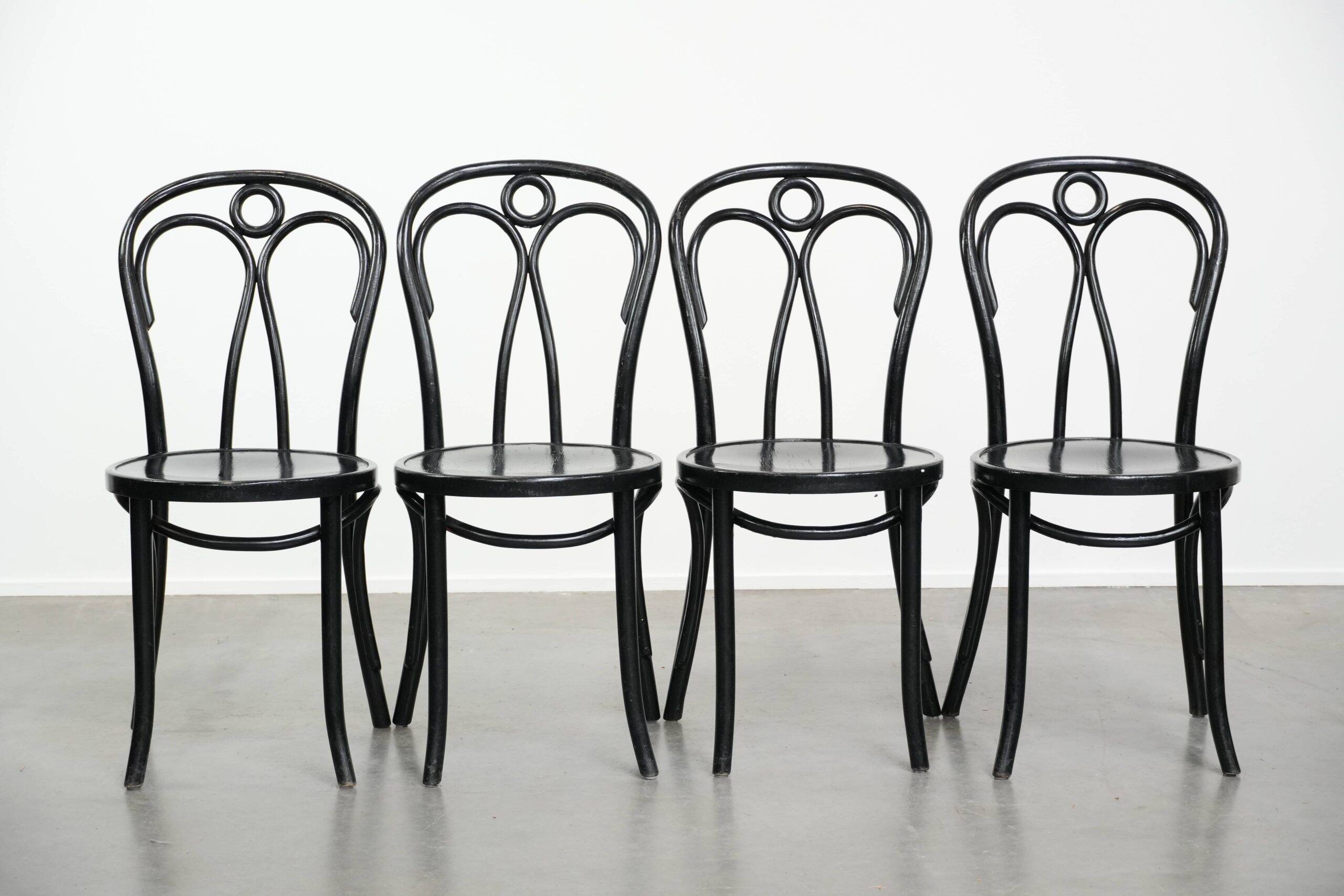 Ensemble de 4 chaises de bistrot noires de style Thonet vintage