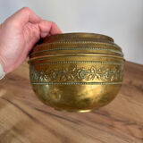 Lot of two vintage plant pots.