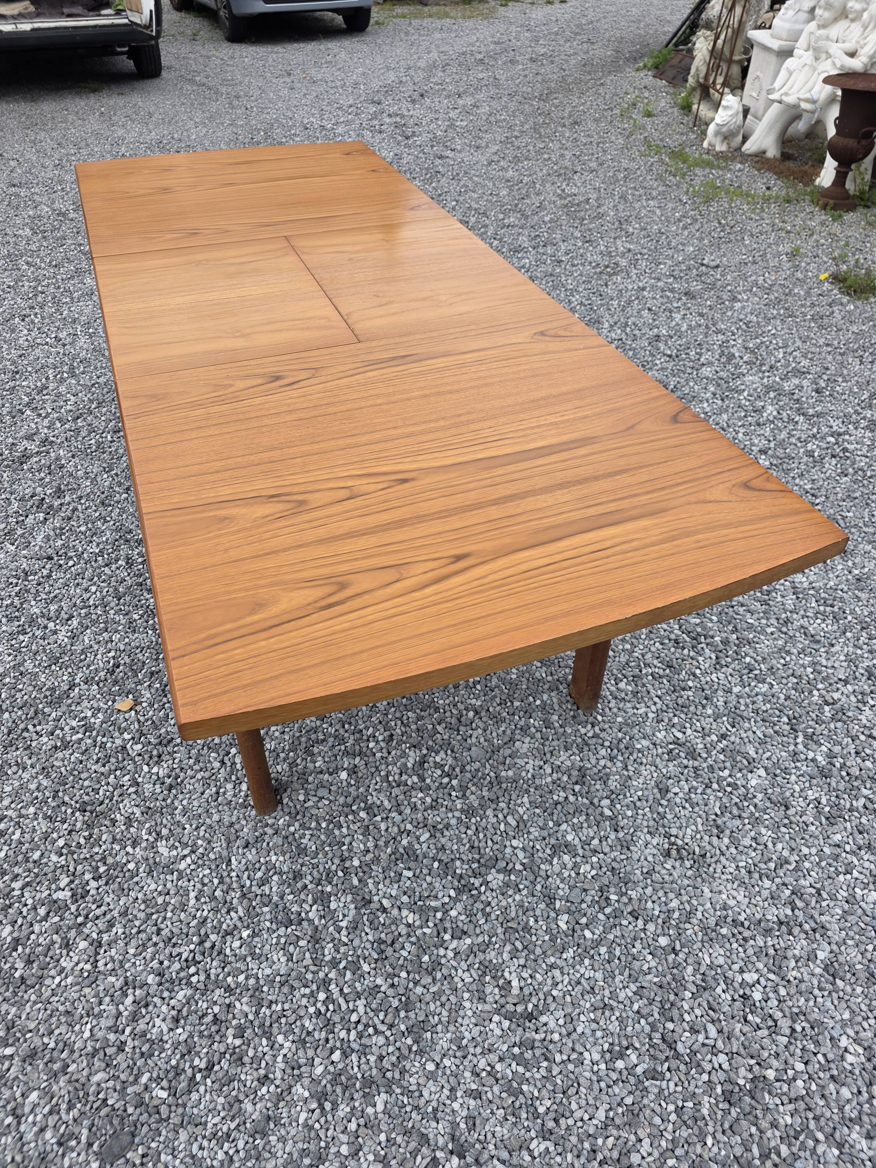 Table scandinave extensible en teck des années 60