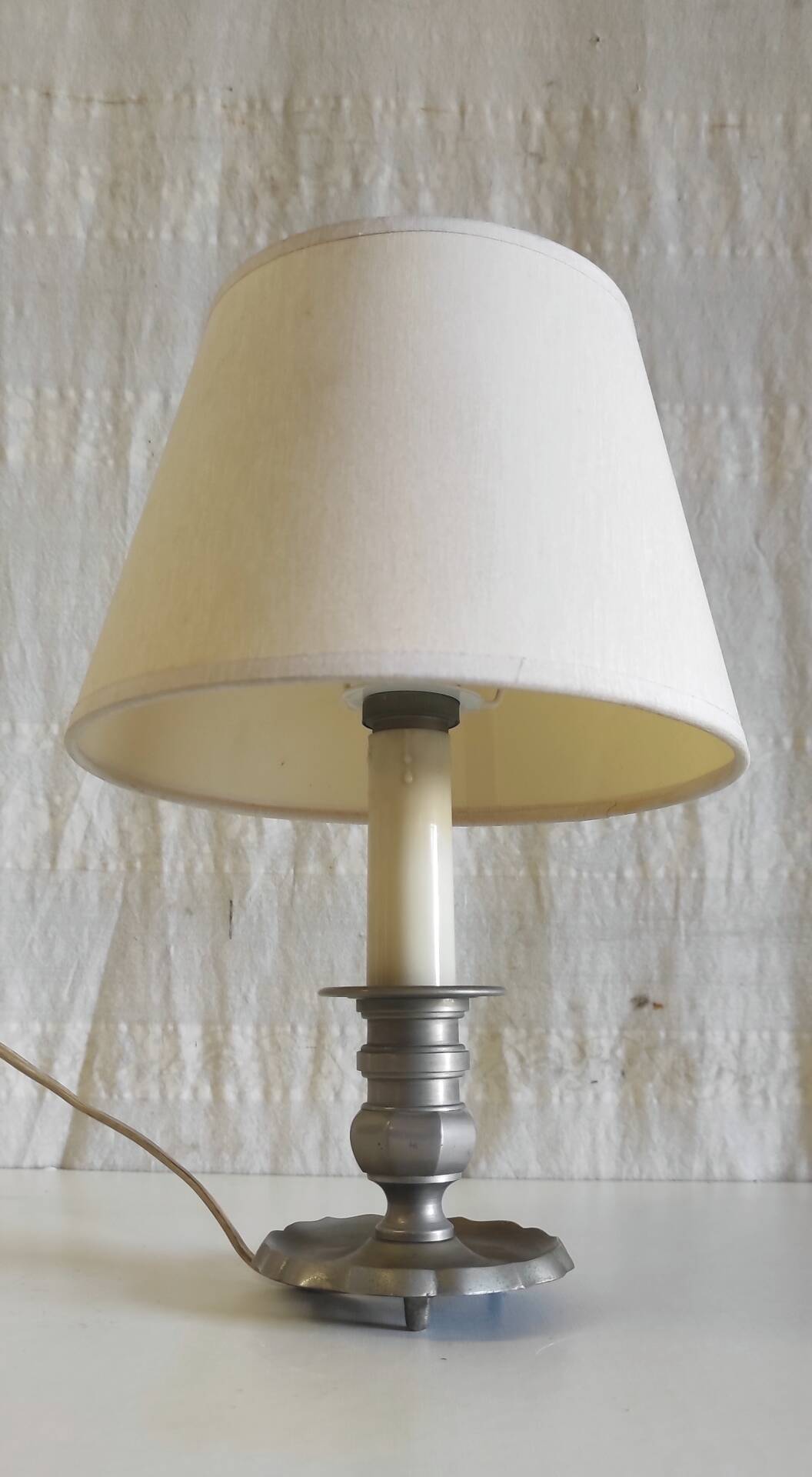 Table lamp in tin, candlestick shape - mid 20th century.