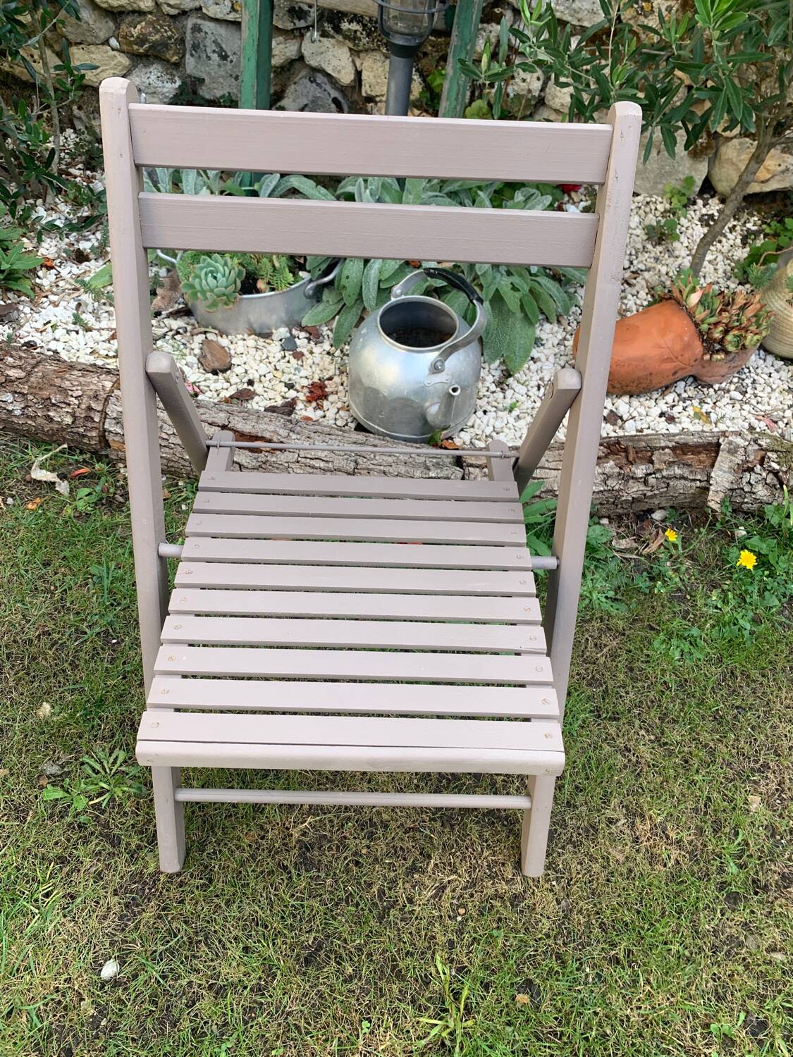 Children's folding chair