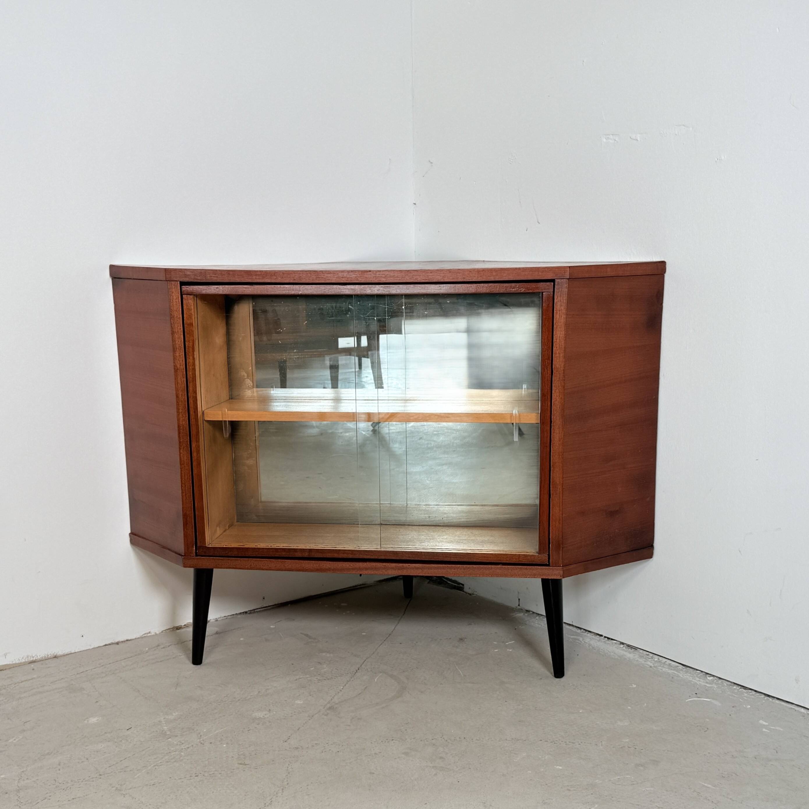 Vintage hoekkast met draaiende bar