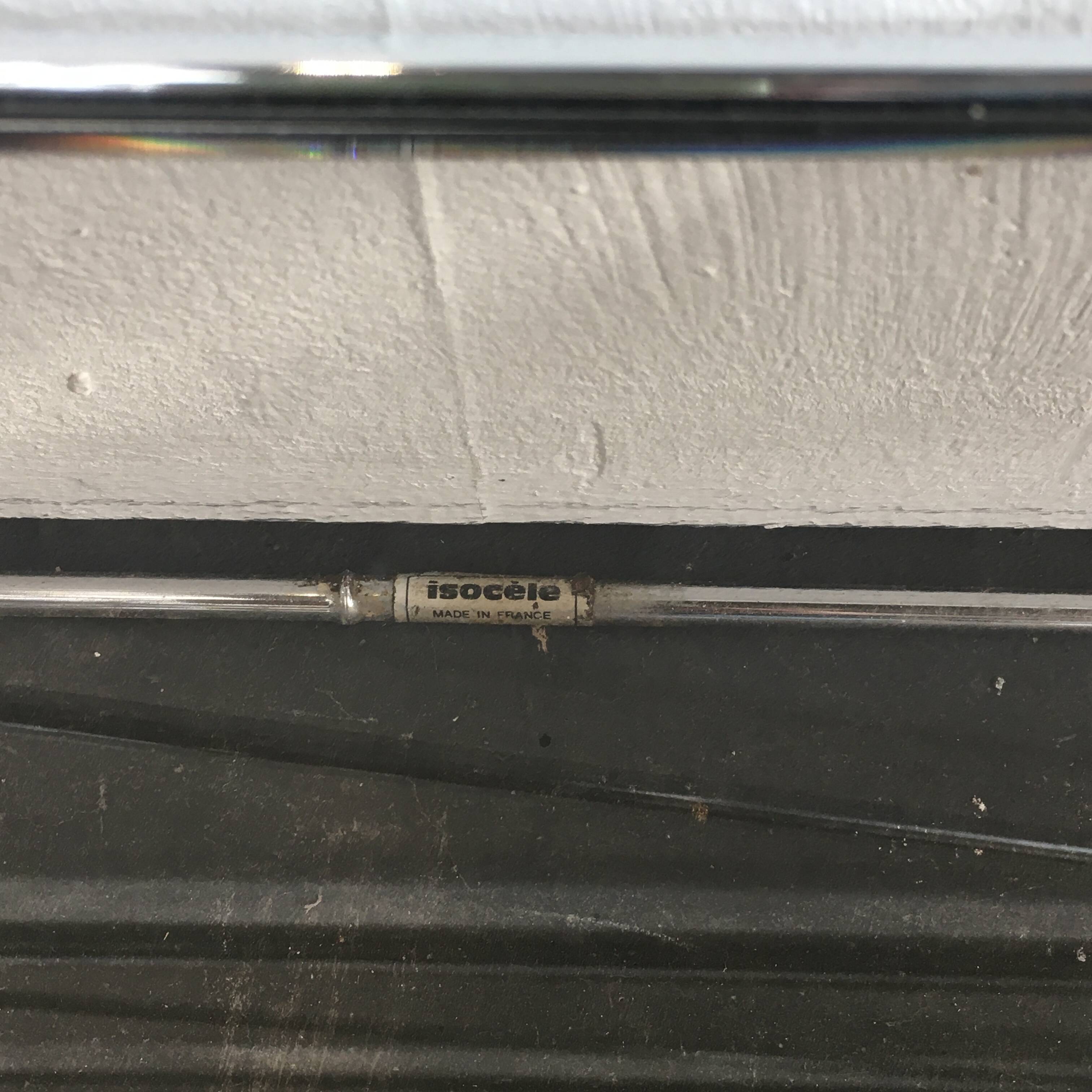 Étagère métal et verre fumé modèle Isocèle par Max Sauze