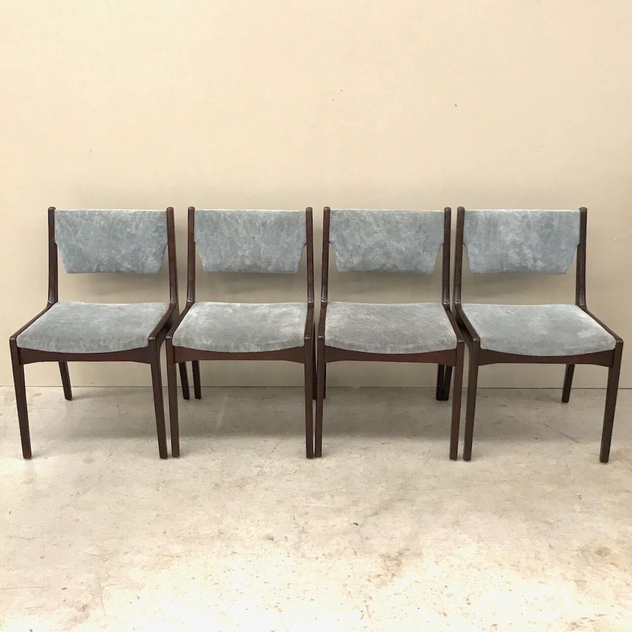 Set of 4 vintage chairs