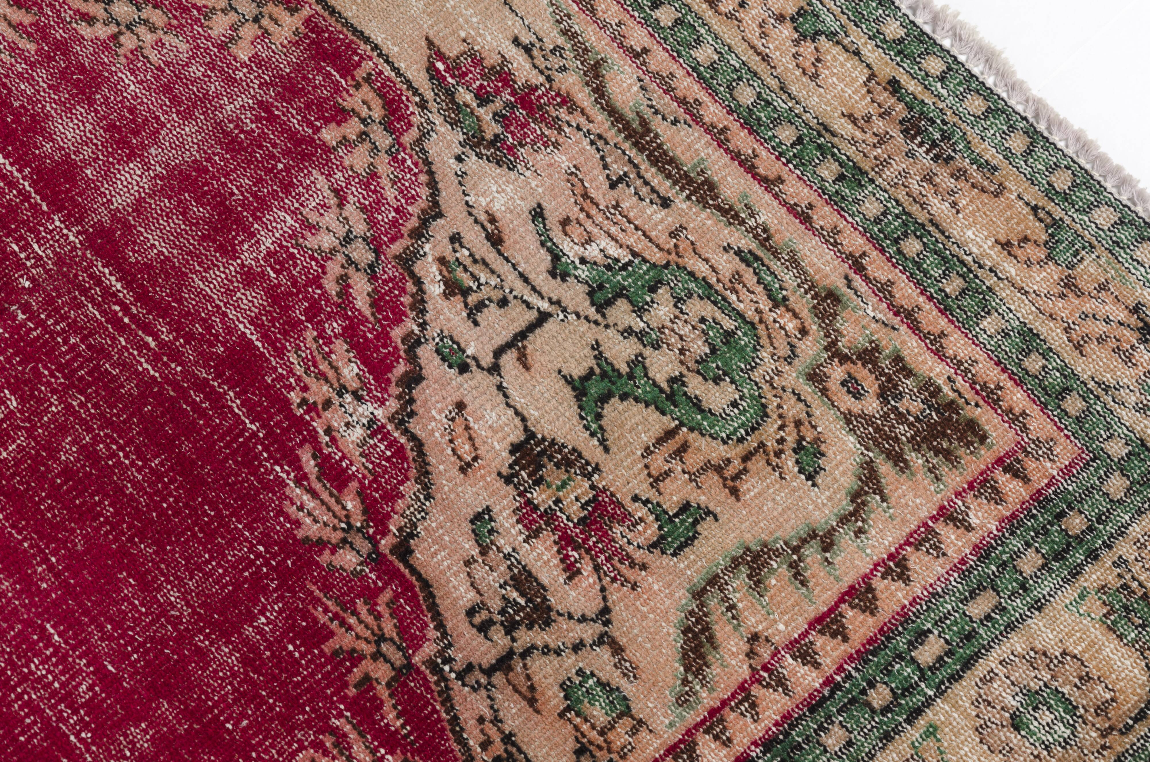 One  a KiND vİNTAGE tURKİSH oUSHAK rUG  SKU 2004