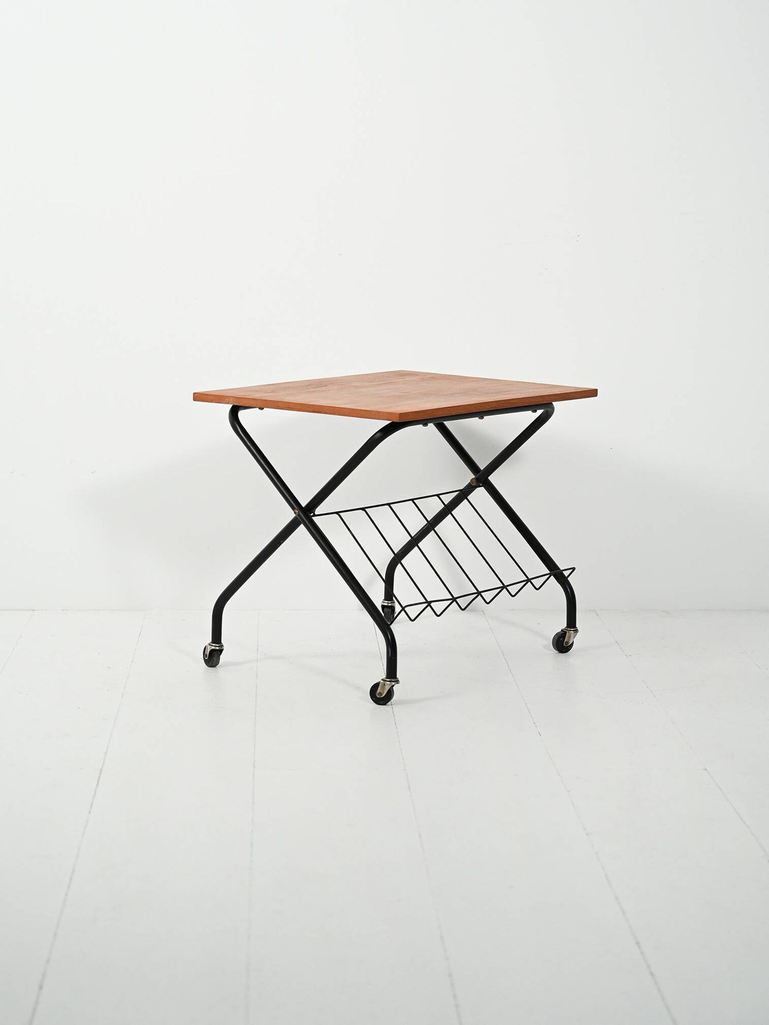 Table basse scandinave avec porte-revues, années 1960-70