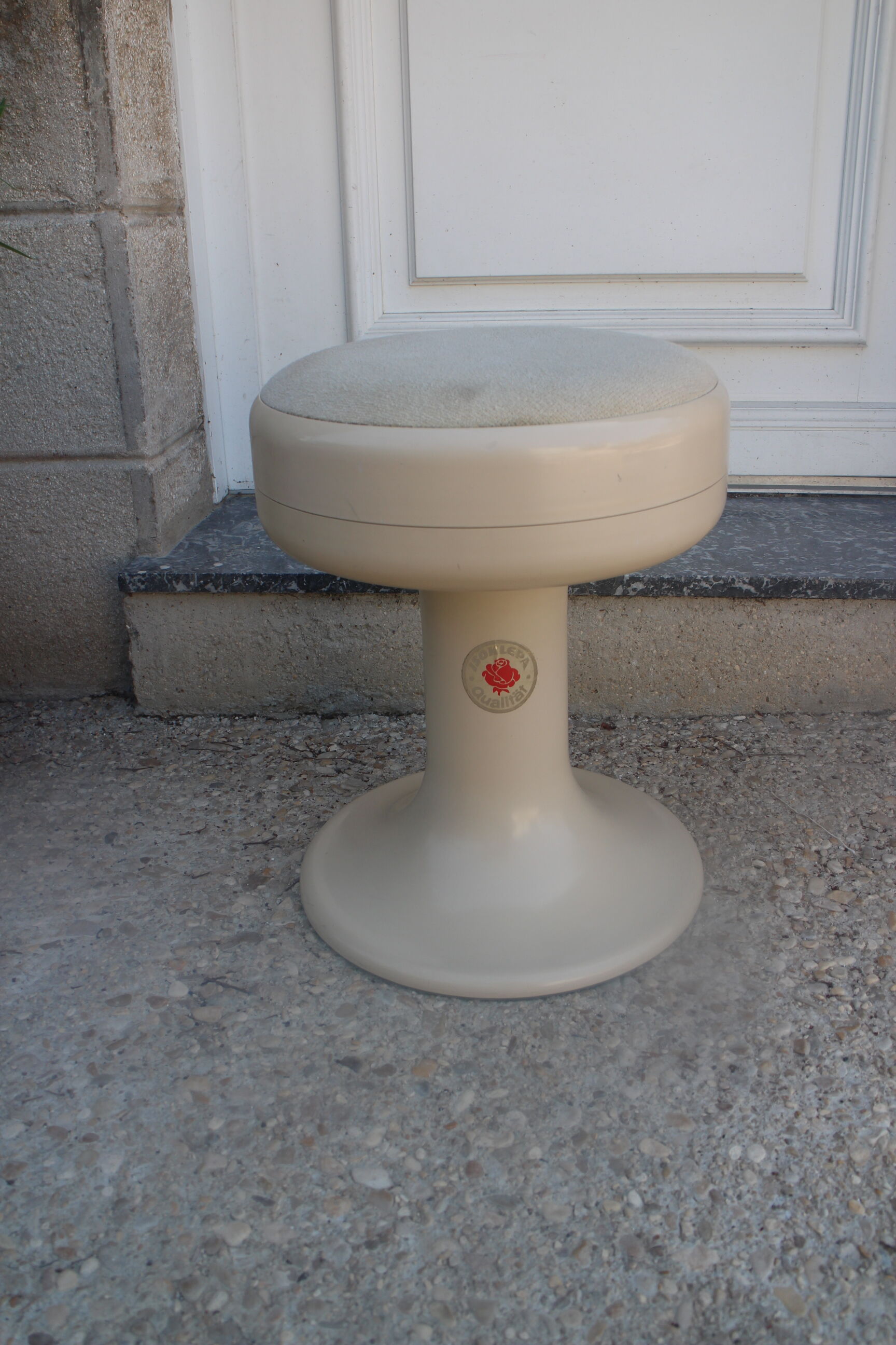 Tulip foot stool Isoklepa 1970